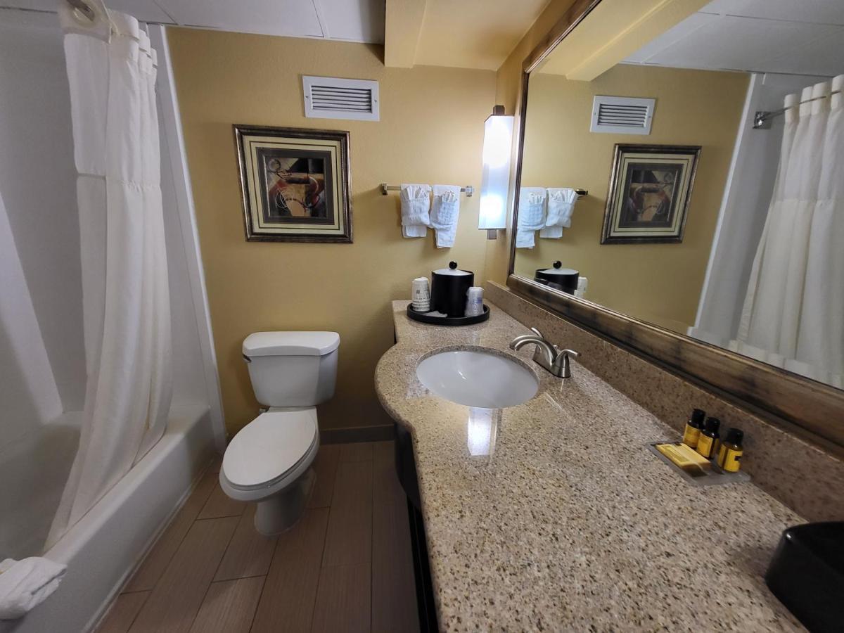 Western Greensboro/coliseum Area Hotel 3*
