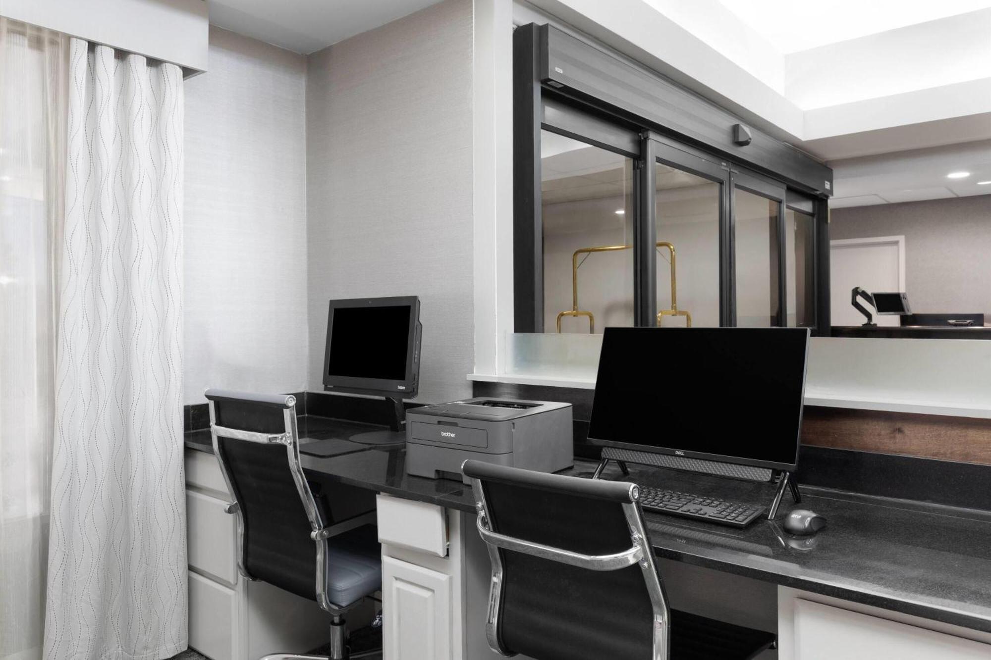 Hotel Western Greensboro/coliseum Area 3*