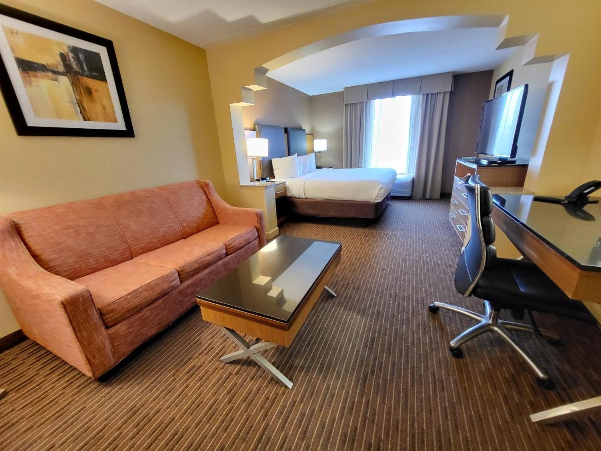 Wingate By Wyndham Greensboro-coliseum Hotel
