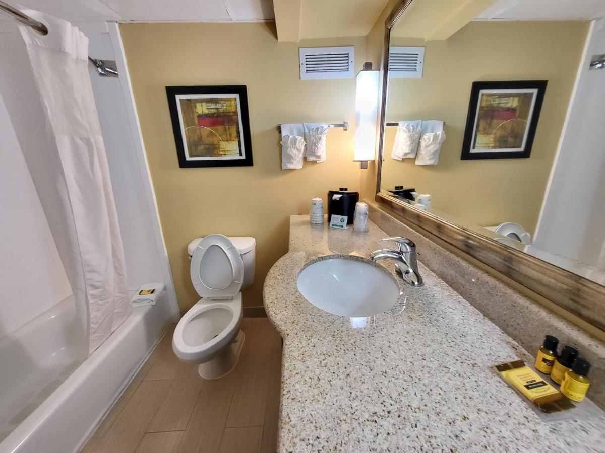 Wingate By Wyndham Greensboro-coliseum Hotel 3*