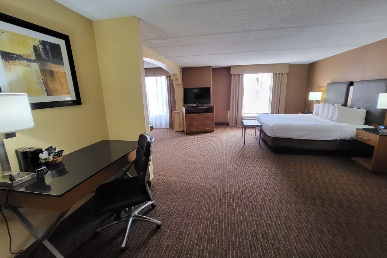Hotel Wingate By Wyndham Greensboro-coliseum 3*