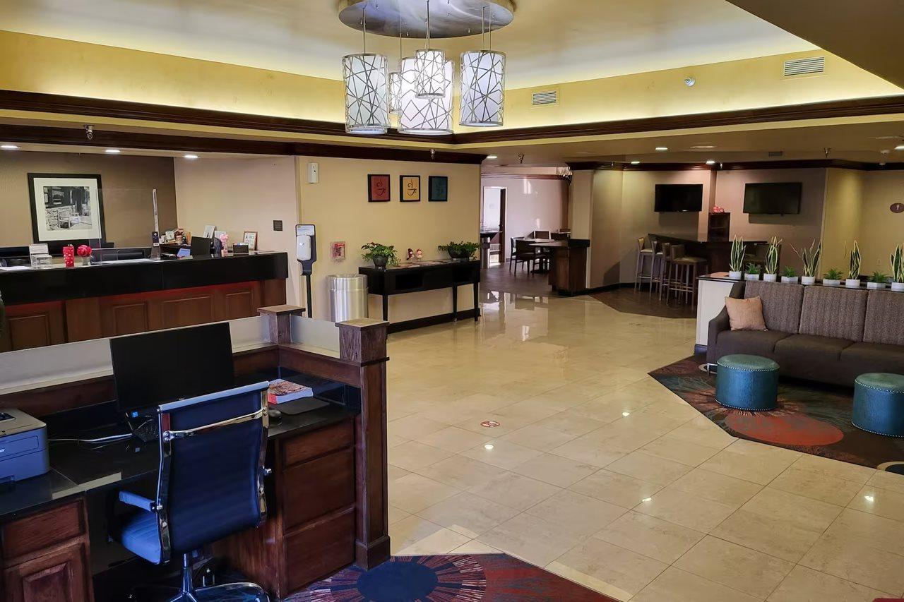 Hotel Wingate By Wyndham Greensboro-coliseum Greensboro